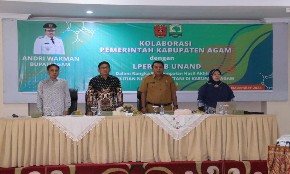 28 Pemerintah Kabupaten Agam dengan Lembaga Penelitian Ekonomi Regional Fakultas Ekonomi dan Bisnis Universitas Andalas (LPER-FEBUA) kolaborasi selenggarakan hasil akhir kajian Nilai Tukar Petani di Aula Bappeda, Lubuk Basung, Senin (20/11).